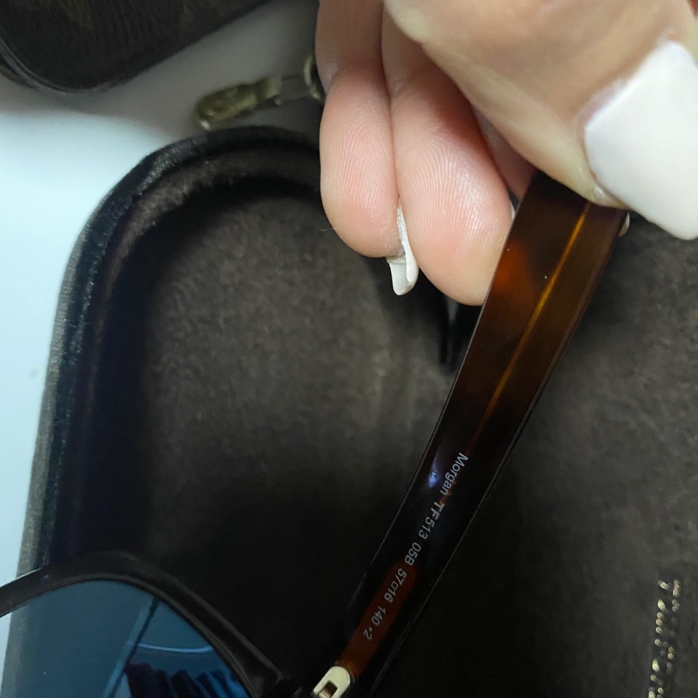 Sunglasses - Picture 3 of 5